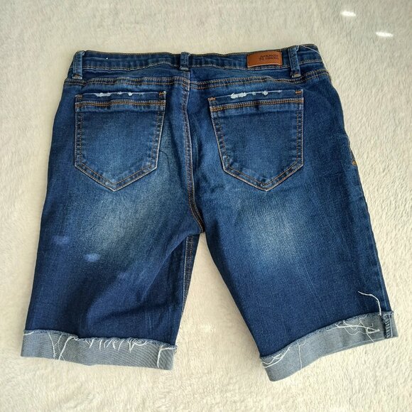 Almost Famous Size 7 Women’s Blue Denim Bermuda Shorts Stretch Button Up - Picture 7 of 8
